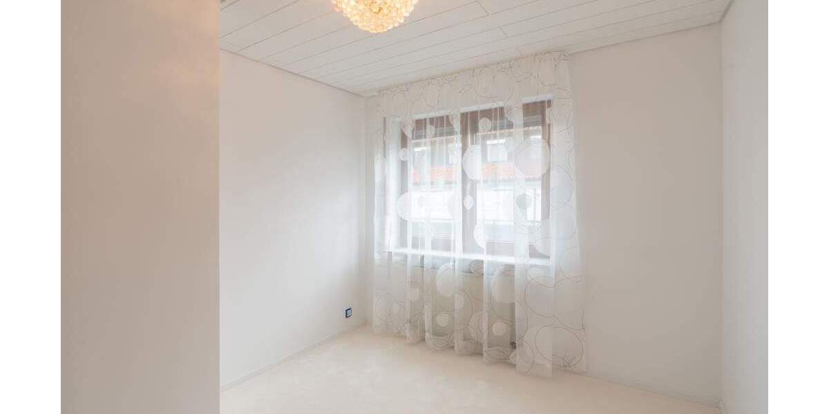 PROVISIONSFREI Grosszügige exklusive Wohnung, mit 2 Garagen in Zentrumsnähe Fellbach Rathaus 5 zimmer