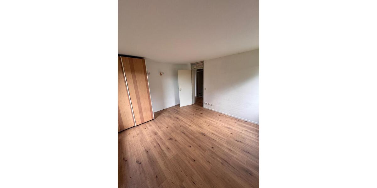 Erdgeschoßwohnung Esslingen am Neckar Hegensberg - 4.5 Zimmer, 109 m&sup2;, 1.300&euro; | Angebot:26311596