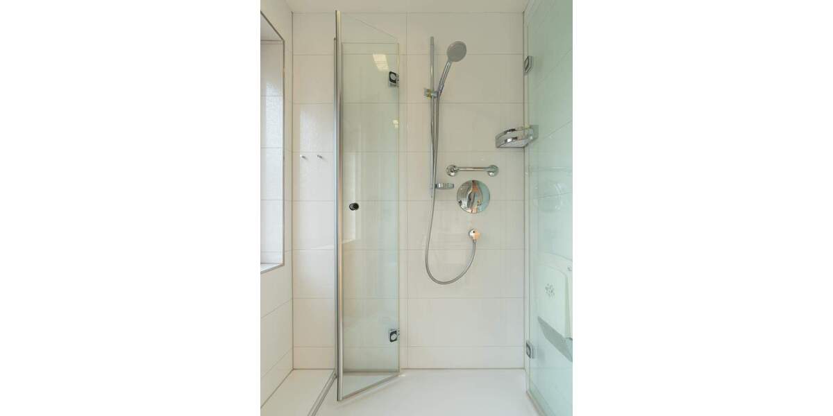 PROVISIONSFREI Grosszügige exklusive Wohnung, mit 2 Garagen in Zentrumsnähe Fellbach Rathaus 5 zimmer