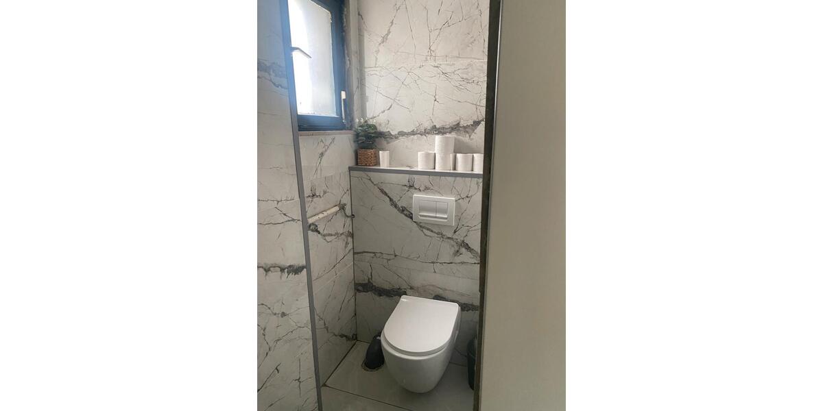 Einfamilienhaus Nürtingen - 6 Zimmer, 250 m&sup2;, 2.300&euro; | Angebot:25047803