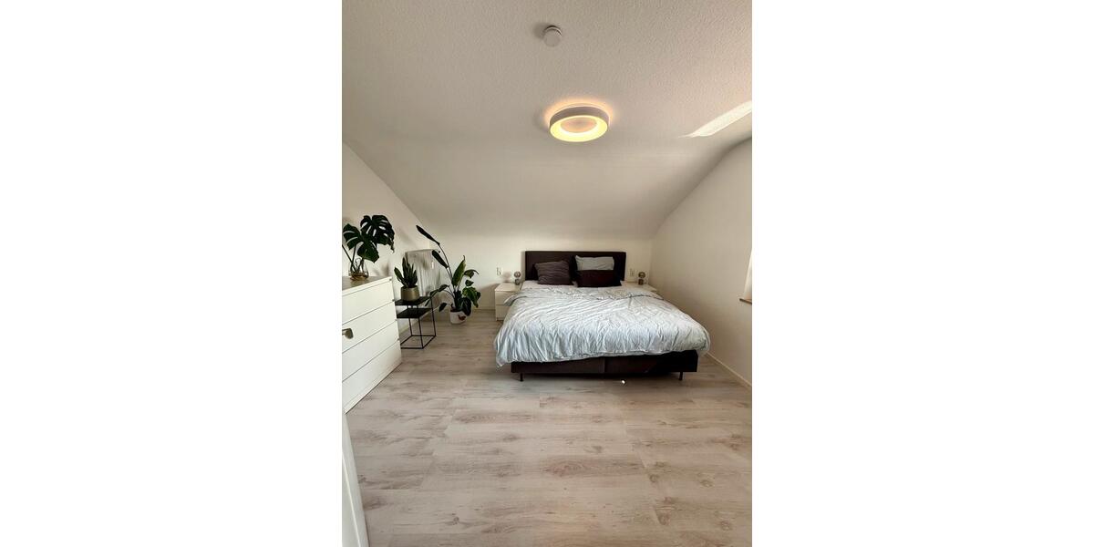 Dachgeschoßwohnung Fellbach Oeffingen - 4 Zimmer, 90 m&sup2;, 1.200&euro; | Angebot:26119987