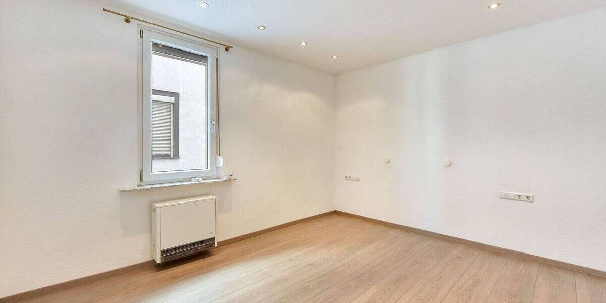 Etagenwohnung Stuttgart Bad Cannstatt - 3 Zimmer, 62 m&sup2;, 900&euro; | Angebot:26289861