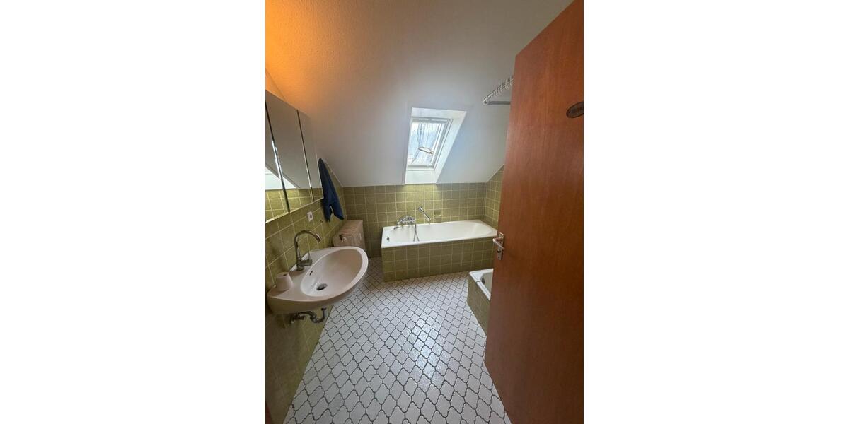 Etagenwohnung Kirchheim unter Teck - 4 Zimmer, 110 m&sup2;, 1.400&euro; | Angebot:25390611