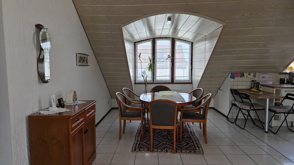 Helle, attraktive 3,5 Zimmer-Dachgeschoßwohnung mit Terrasse