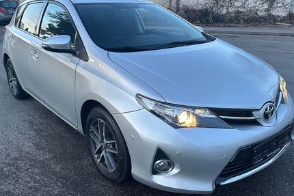 Toyota Auris 137.000 km 9.350 &euro; Möglingen/Ludwigsburg 71696