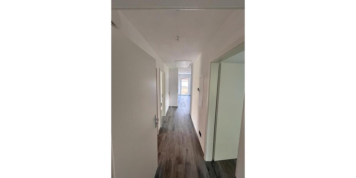 Dachgeschoßwohnung Fellbach - 4 Zimmer, 100 m&sup2;, 1.200&euro; | Angebot:26618472