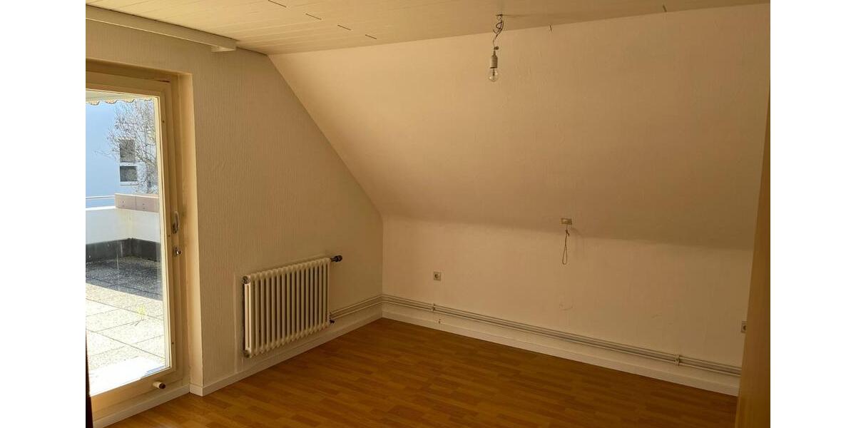 Dachgeschoßwohnung Asperg - 3.5 Zimmer, 75 m&sup2;, 1.100&euro; | Angebot:26267553