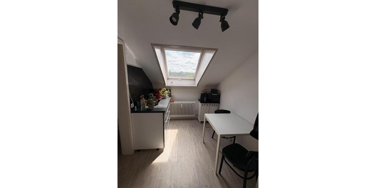 Dachgeschoßwohnung Stuttgart Feuerbach - 2.5 Zimmer, 35 m&sup2;, 165.000&euro; | Angebot:27003083