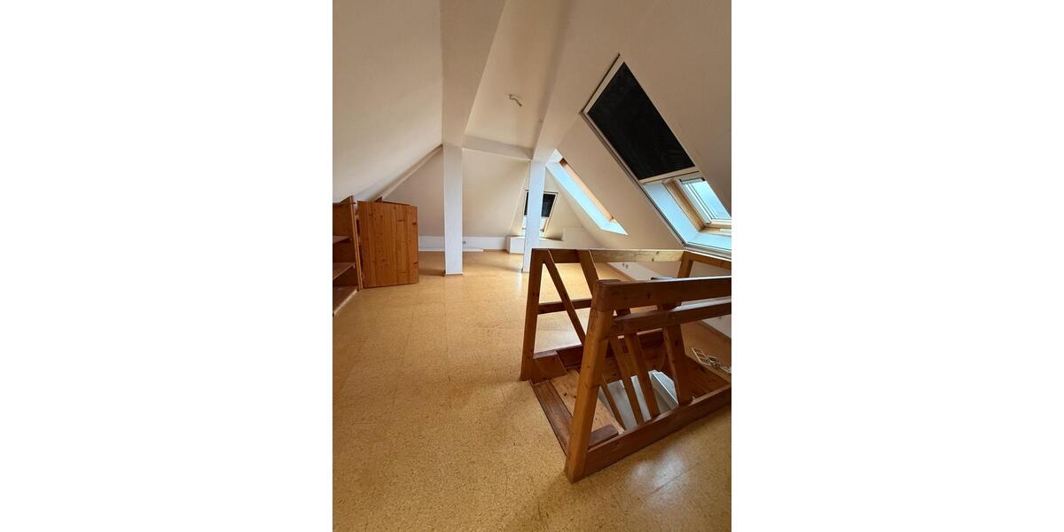 Dachgeschoßwohnung Stuttgart Luginsland - 2.5 Zimmer, 86 m&sup2;, 1.350&euro; | Angebot:24801989