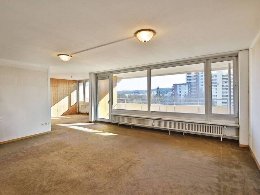 Großzügige, lichtdurchflutete Wohnung mit viel Gestaltungspotential