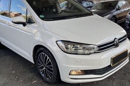 VW Touran 127.400 km 25.300 &euro; Stuttgart 70437