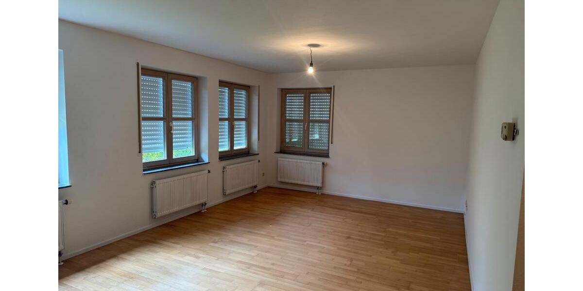 Erdgeschoßwohnung Esslingen am Neckar - 3 Zimmer, 80 m&sup2;, 1.450&euro; | Angebot:26670372