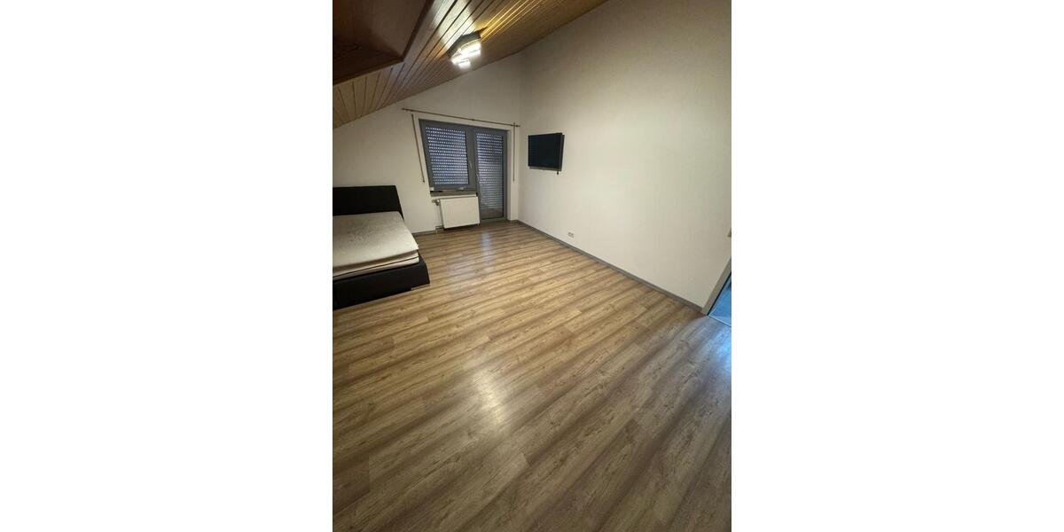 Dachgeschoßwohnung Stuttgart Vaihingen - 3 Zimmer, 76 m&sup2;, 1.350&euro; | Angebot:26623423