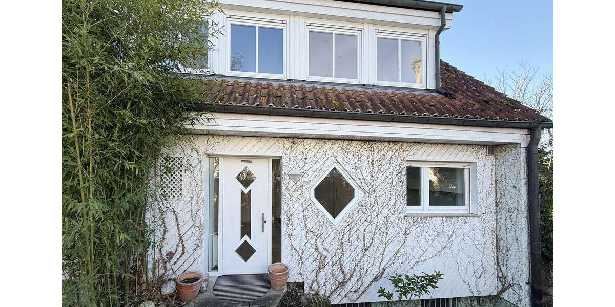 Einfamilienhaus Nürtingen - 5.5 Zimmer, 175 m&sup2;, 2.700&euro; | Angebot:24571134