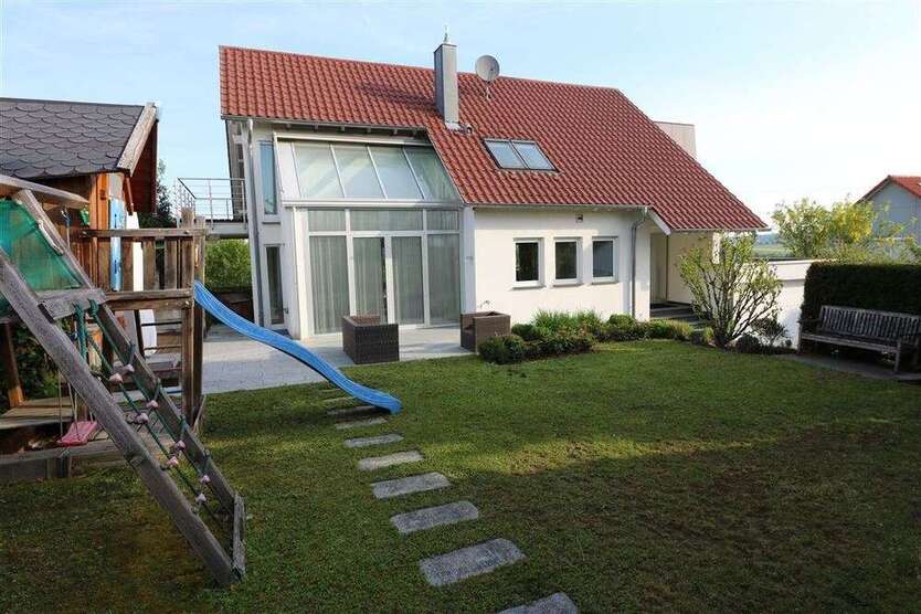 Haus zum Mieten in Reutlingen 2.800 € 247 m²