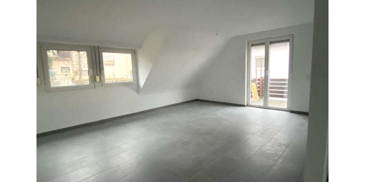 Dachgeschoßwohnung Esslingen am Neckar Hegensberg - 3 Zimmer, 75 m&sup2;, 1.310&euro; | Angebot:24694255