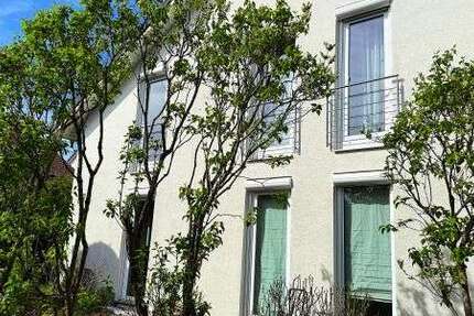 Haus zum Kaufen in Stuttgart 1.690.000 € 250 m²