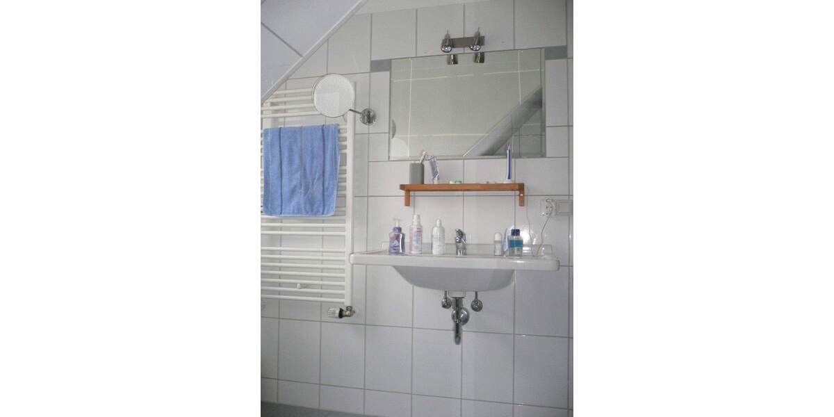 Provisionsfreie großzügige 3,5 Zimmer Dachgeschosswohnung 3 zimmer