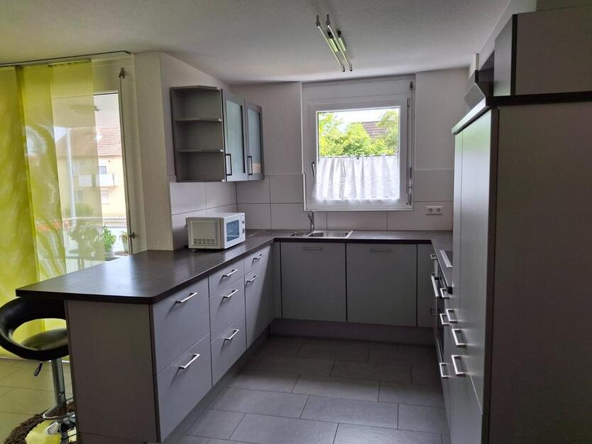 Schön geschnittene 2,5-Zimmerwohnung mit EBK und Balkon