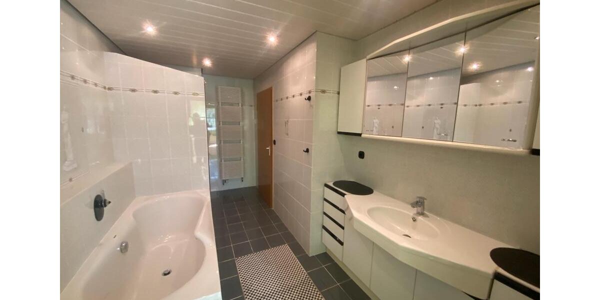 Etagenwohnung Weissach im Tal - 4.5 Zimmer, 140 m&sup2;, 419.000&euro; | Angebot:24728569