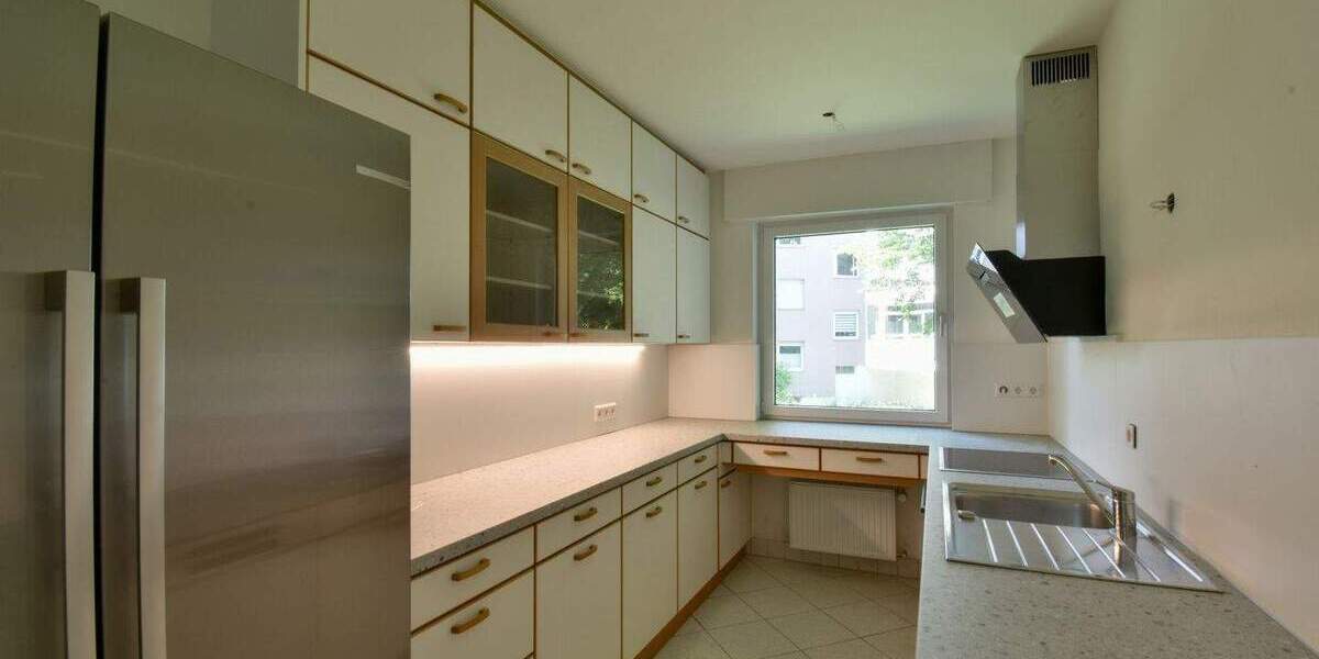 Etagenwohnung Böblingen - 5 Zimmer, 144 m&sup2;, 1.780&euro; | Angebot:24973929