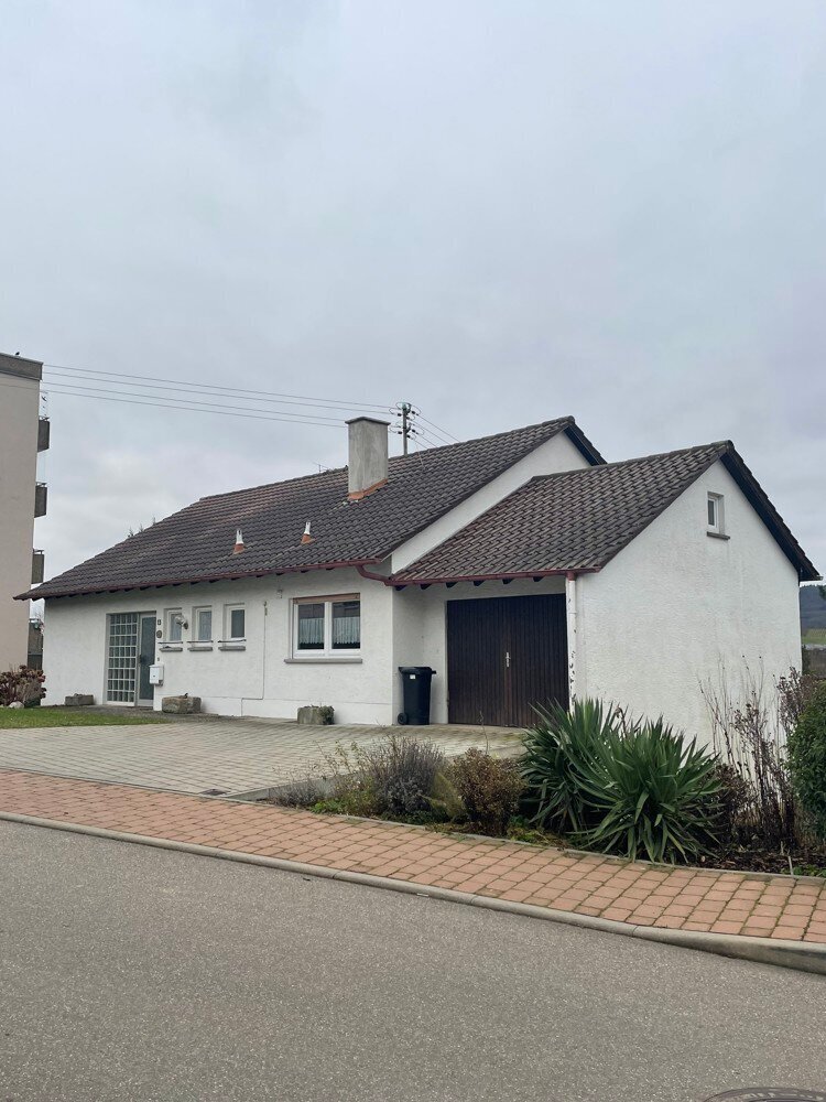 Freistehendes Einfamilienhaus mit viel Potential in toller Aussichtslage