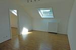 FÜR SINGLE ODER PAAR! Sonnige, ruhige 2 12 Zimmer - Wohnung im DG mit Süd - Balkon in Weinstadt - Endersbach