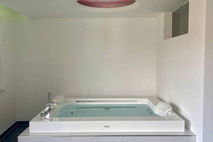 4 Zimmer NeubauWohnung mit Südbalkon, Tiefgarage, Einbauküche und Jacuzzi