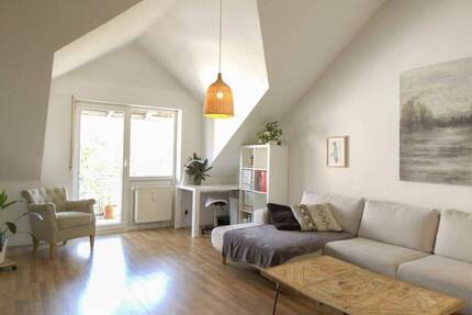 Stilvolle 2,5-Zimmer-Wohnung mit zwei Balkonen und luftiger Raumhöhe in Esslingen am Neckar-Zell 2 zimmer