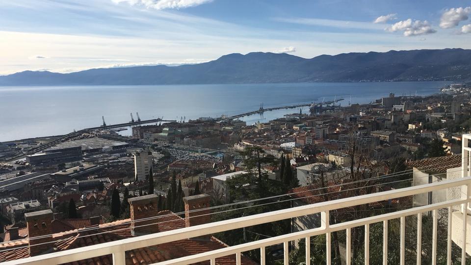 Einfamilienhaus Stuttgart Lehen - 10 Zimmer, 400 m&sup2;, 990.000&euro; | Angebot:26095068