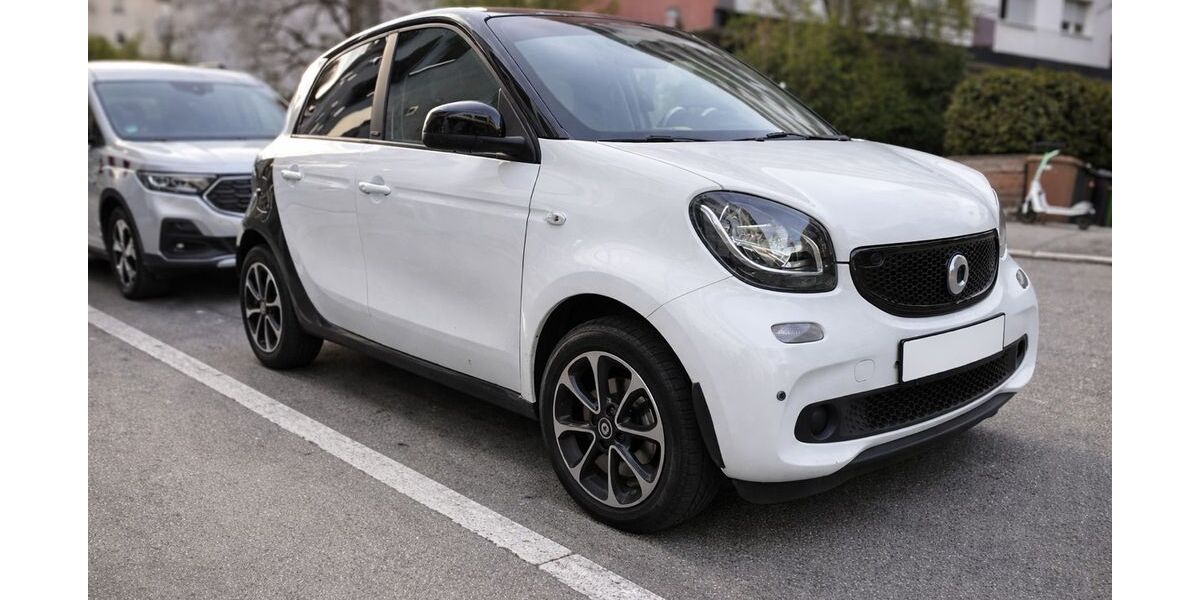 Smart ForFour 65.500 km 9.400 &euro; Stuttgart 70174