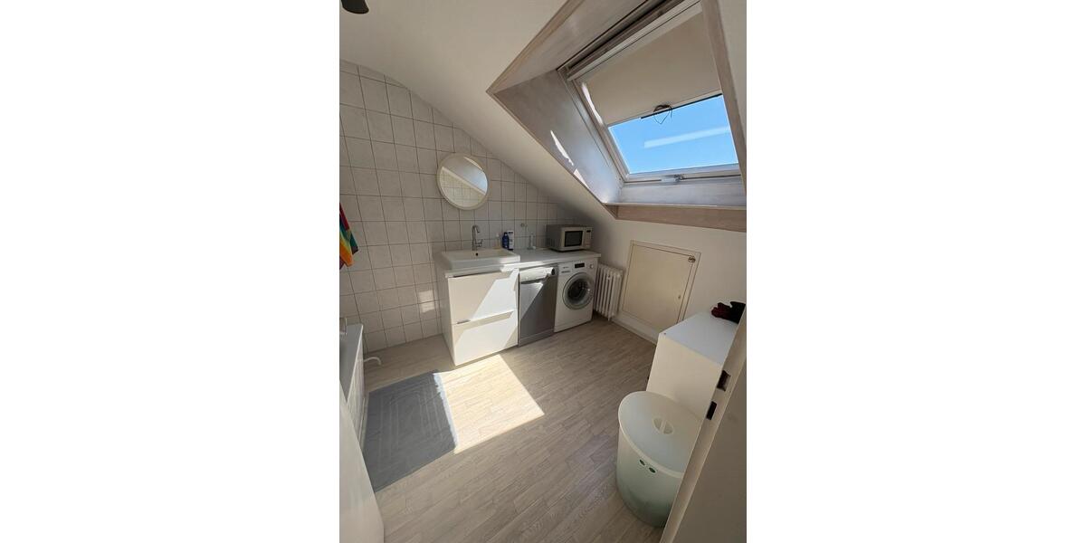 Dachgeschoßwohnung Stuttgart Feuerbach - 2.5 Zimmer, 35 m&sup2;, 165.000&euro; | Angebot:27003083
