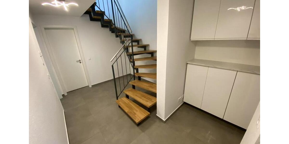 Gehobenes 4-Zi.-Reiheneckhaus mit EBK in Böblingen zur Vermietung 4 zimmer