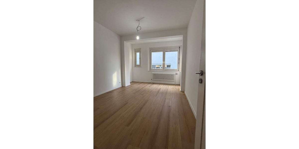 Etagenwohnung Nürtingen - 5 Zimmer, 142 m&sup2;, 2.441&euro; | Angebot:24767211