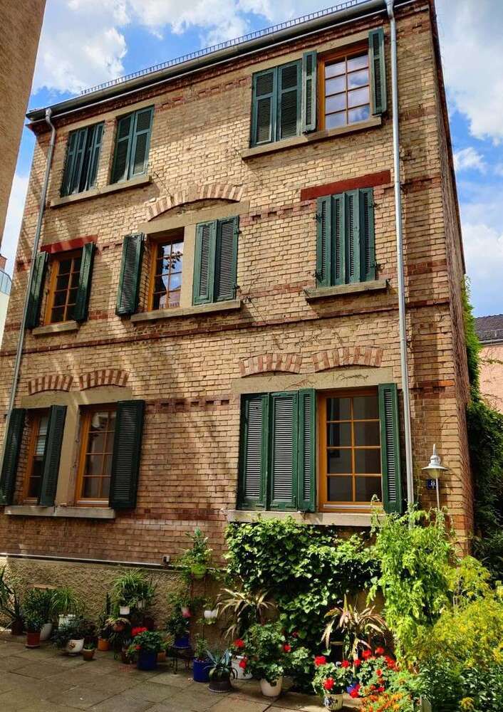 Haus zum Kaufen in Stuttgart 1.090.000 € 187 m²