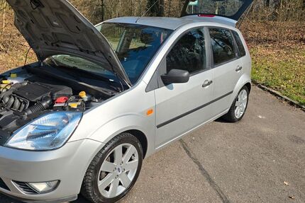 Ford Fiesta 82.640 km 5.080 &euro; Sindelfingen 71067