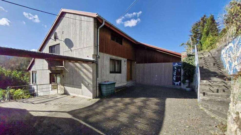 Haus zum Kaufen in Bad Urach 498.000 € 191.6 m²