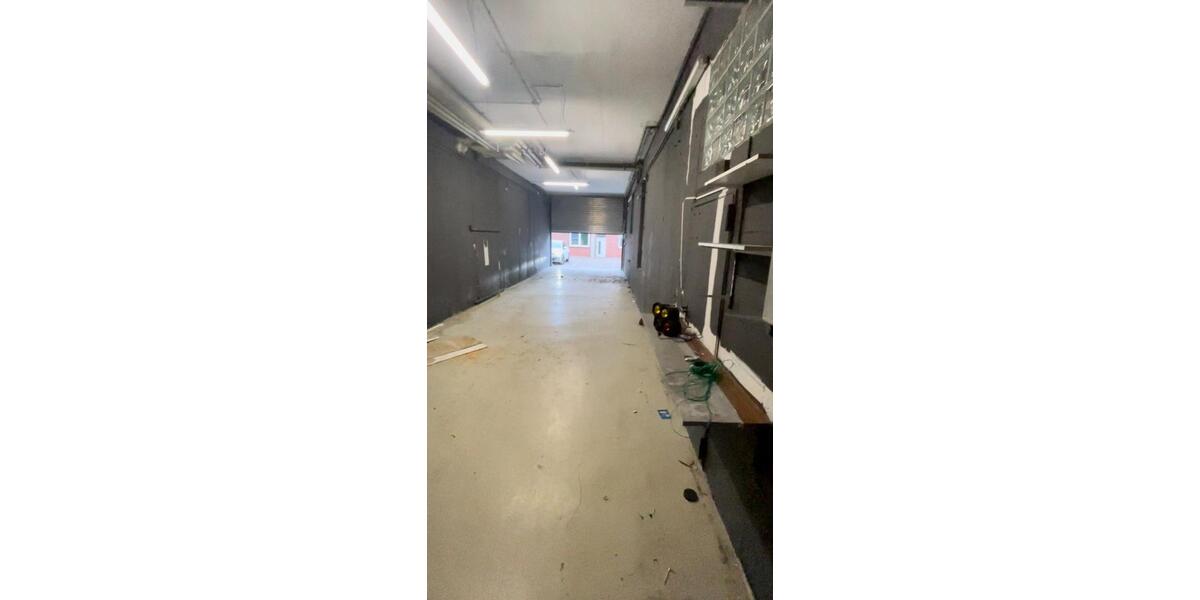 Sofort frei! Lagerfläche mit Rolltor in Esslingen zu vermieten! zimmer