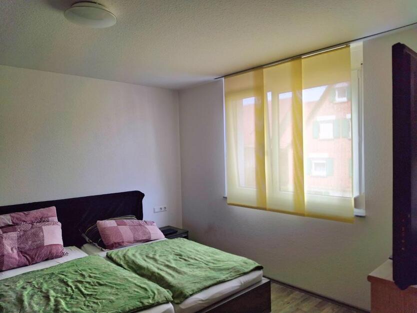 Schön geschnittene 2,5-Zimmerwohnung mit EBK und Balkon