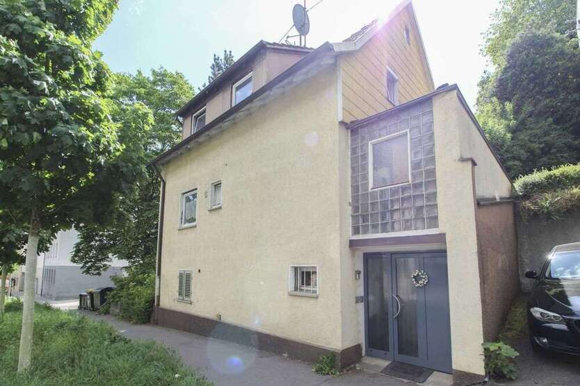 Haus zum Kaufen in Esslingen am Neckar 580.000 € 125 m² 5 zimmer