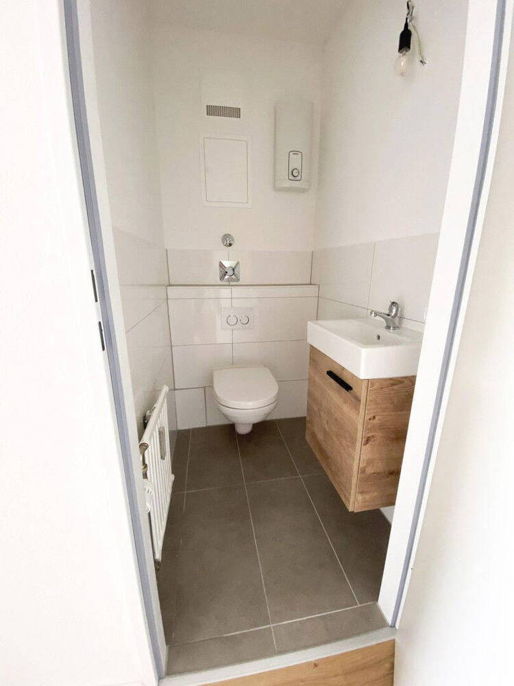 4-Zimmer-Wohnung, 83 m2, neu renoviert, inkl. Garage + Carport