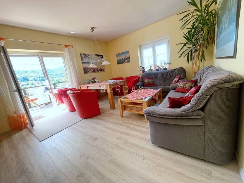 3-Zimmer-Wohnung mit Balkon, Gartenanteil und Fernblick in Reutlingen-Gönningen