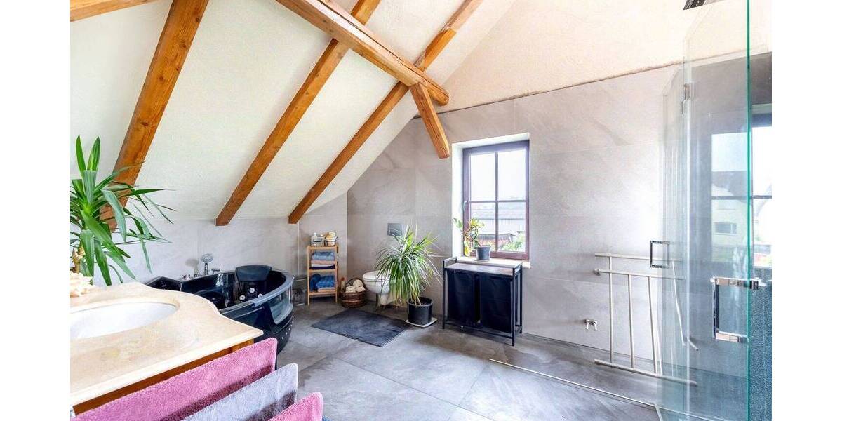 Mehrfamilienhaus, Wohnhaus Besigheim - 7 Zimmer, 340 m&sup2;, 549.000&euro; | Angebot:26731172