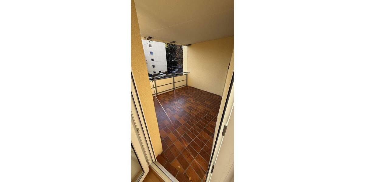 4,5-Zimmer-Wohnung Halbhöhenlage von Stuttgart, Renoviert, EBK, 2XBalkon, Stellplatz, u.m.v. 4 zimmer
