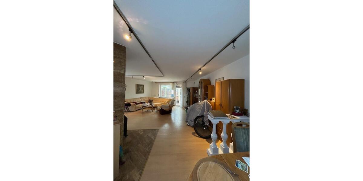 Einfamilienhaus Stuttgart Mühlhausen - 7 Zimmer, 185 m&sup2;, 650.000&euro; | Angebot:24756172