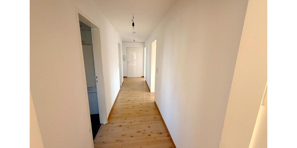 Dachgeschoßwohnung Stuttgart Botnang - 3 Zimmer, 93 m&sup2;, 1.150&euro; | Angebot:25414797