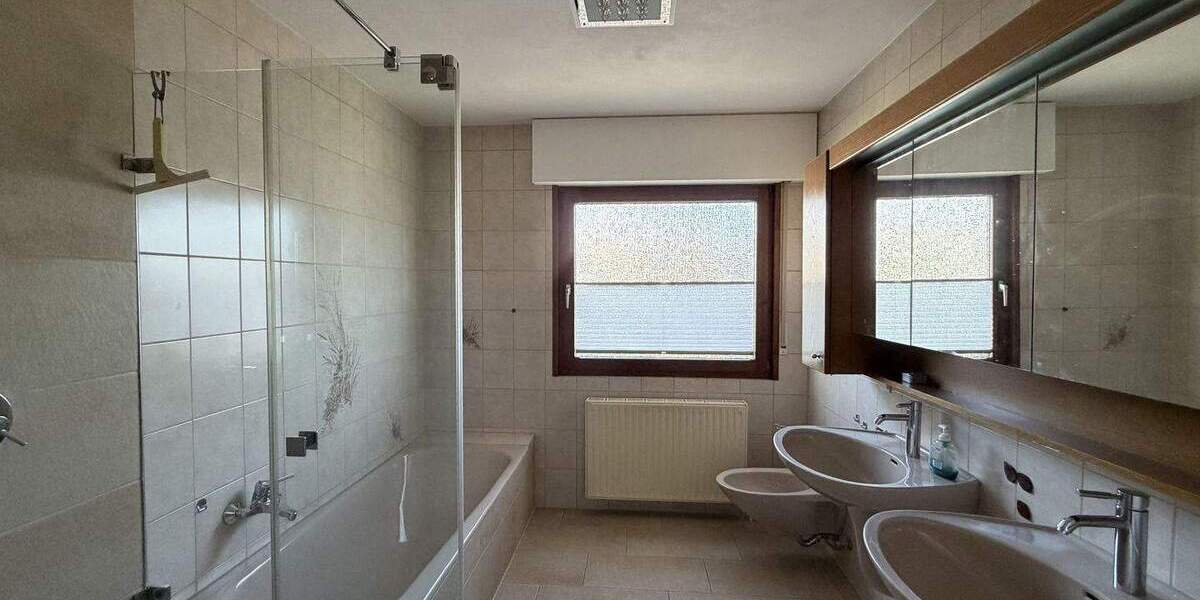 Einfamilienhaus Gärtringen - 3 Zimmer, 131 m&sup2;, 1.950&euro; | Angebot:25800926