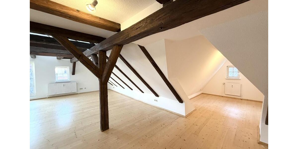 Dachgeschoßwohnung Esslingen am Neckar - 3.5 Zimmer, 105 m&sup2;, 1.400&euro; | Angebot:26057341