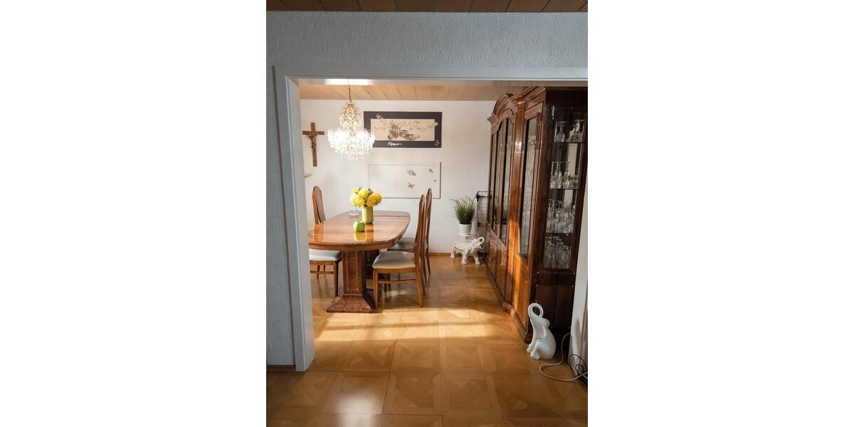 Etagenwohnung Oberboihingen - 5 Zimmer, 135 m&sup2;, 360.000&euro; | Angebot:27096387