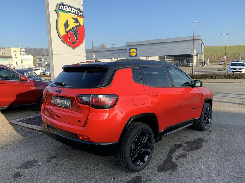 Jeep Compass 1.3 T4 4xe PLUG-IN HYBRID Automatik S 6.500 km 39.900 € Backnang, 71522